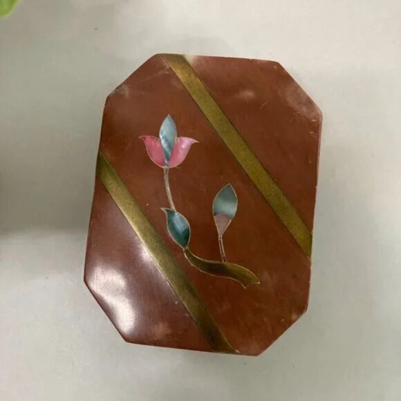 Soap Stone Trinket Box With Flower Inlay Made in India - Picture 5 of 11